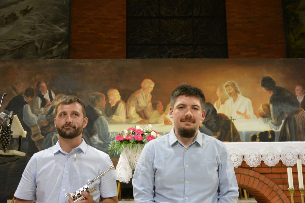 Matija Raguž - orgulje i Matija Kranjčević - truba nakon koncerta u crkvi sv. Antuna Padovanskog u Otoku.